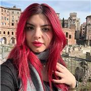 Una profesora titulada en lengua árabe de Jordania con más de tres años de experiencia (Fusha y el dialecto levantino).